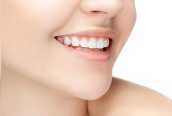 虫歯の治療は出来るだけ保険の範囲内で白い材質で修復する
